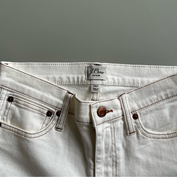 J.Crew 9” Vintage Straight Jean in White with Gold Stiching - Picture 4 of 6